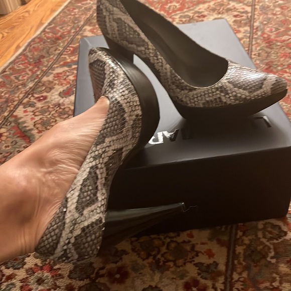 Stuart Weitzman platform snakeskin leather heels size 8.5 medium - Picture 9 of 9